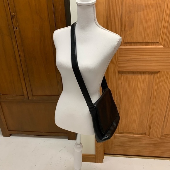 Jacqueline Ferrar leather flap snap crossbody bag purse +wear strap see pic 8 - Picture 1 of 10
